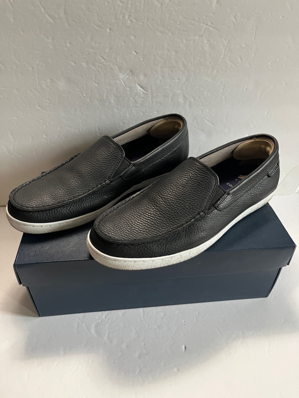 COLE HAAN 2021 The Nantucket 2 Gore Black pebbled leather slip-on 10.5M